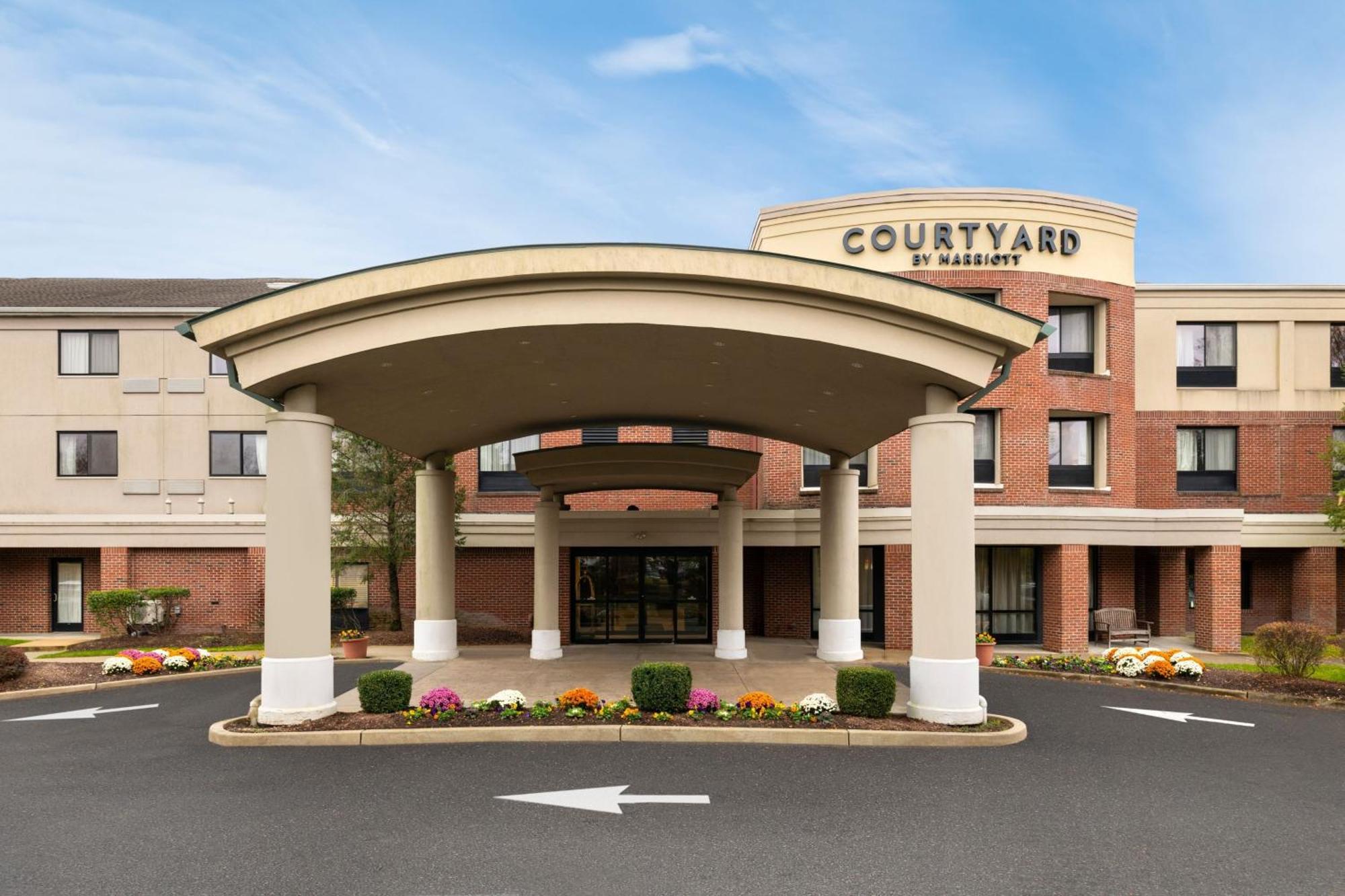 Courtyard Wall At Monmouth Shores Corporate Park Екстериор снимка