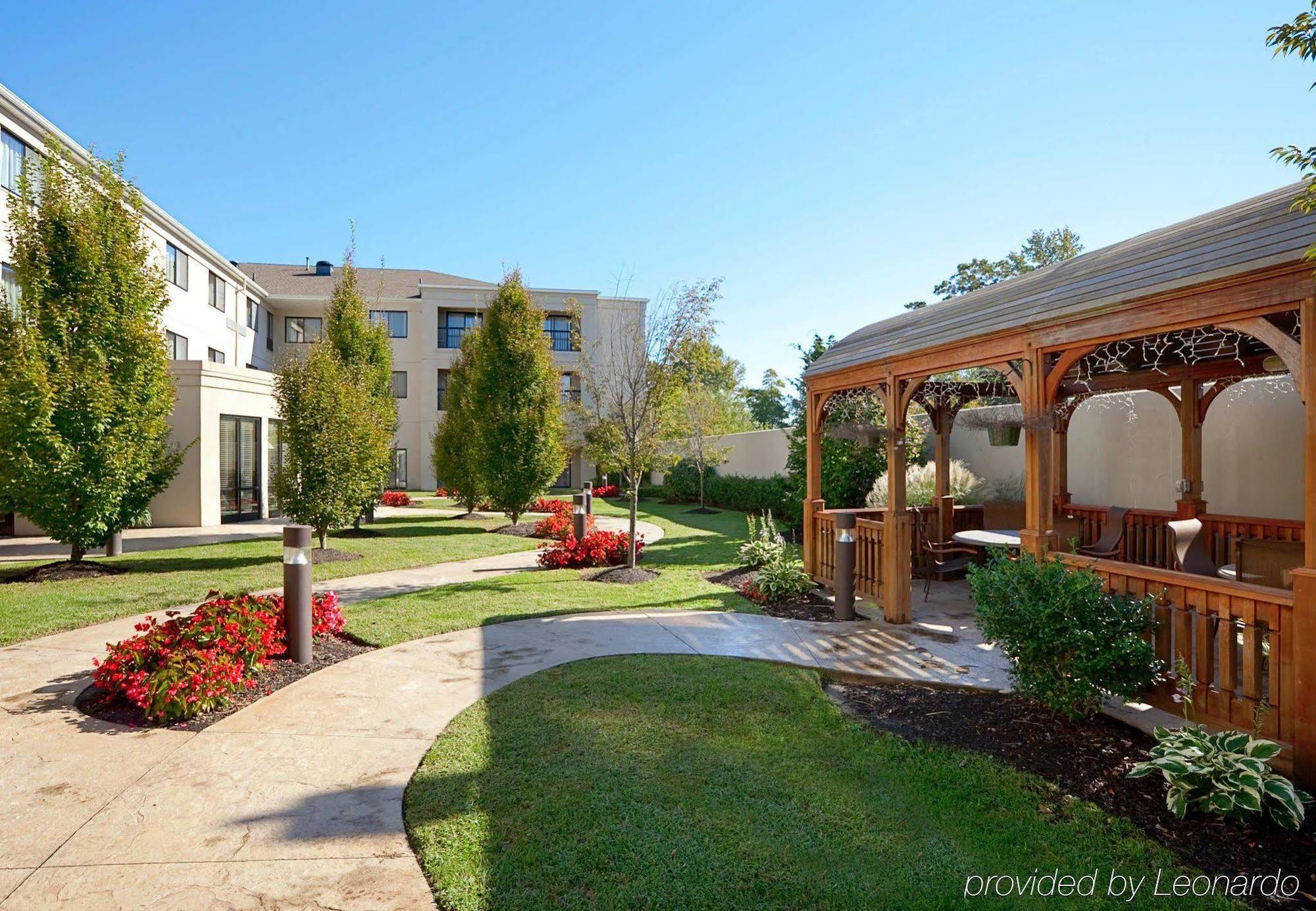 Courtyard Wall At Monmouth Shores Corporate Park Екстериор снимка